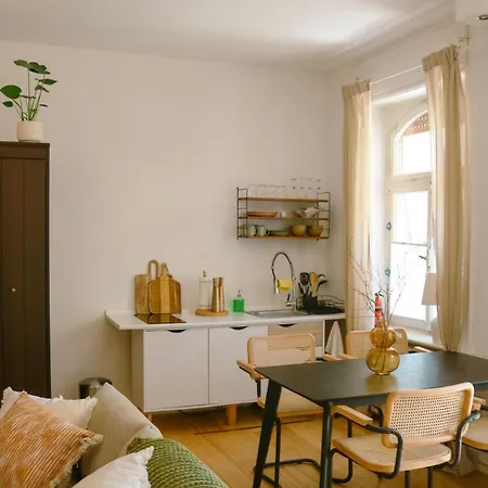 Big-size Bett Gartenapartment