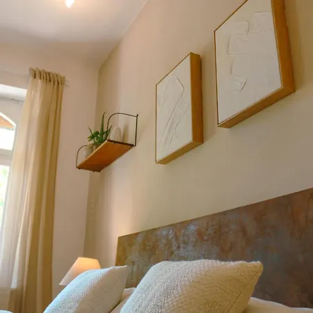 Big-size Bett Gartenapartment * Cassel