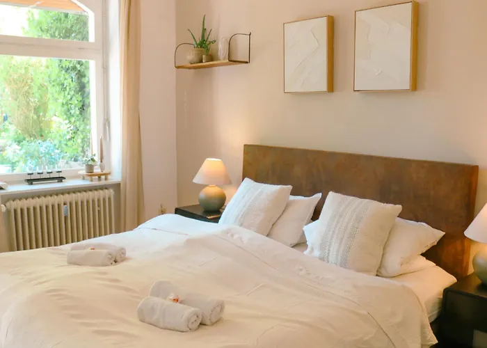 Big-size Bett Gartenapartment Apartment