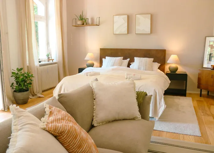 Big-size Bett Gartenapartment Apartment